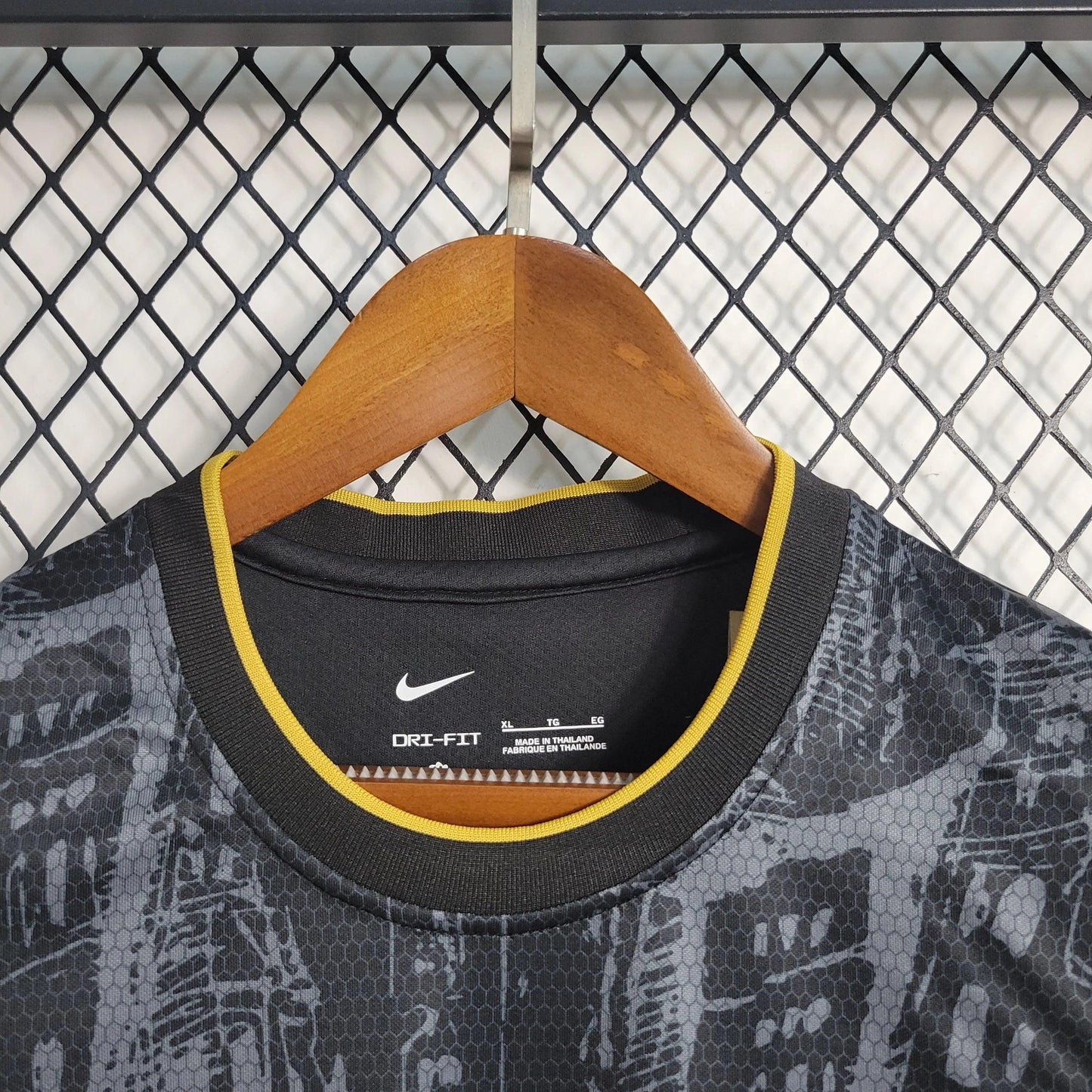 Camisola Barcelona Black Gold Special Edition 2023/24
